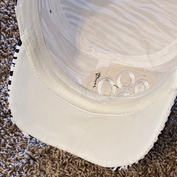 Paw print Zebra Stripe Glitter hat - Picture 5 of 11